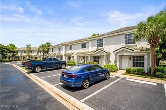 8219 Pacific Beach Dr in Ft. Myers, FL - Building Photo - Building Photo