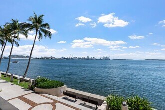 520 Brickell Key Dr, Unit a200 in Miami, FL - Building Photo - Building Photo