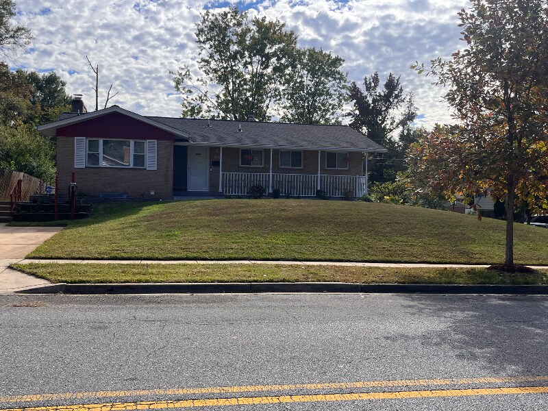8701 Magnolia Dr in Lanham, MD - Building Photo