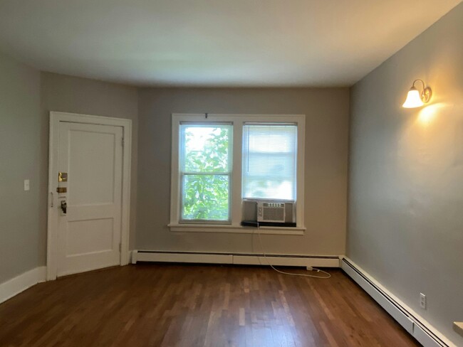 1127 Beaconsfield Ave in Grosse Pointe Park, MI - Building Photo - Building Photo