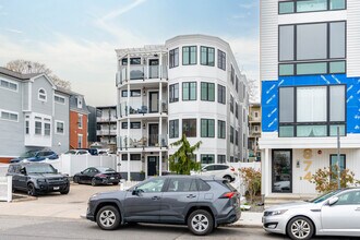 870 E 6th St in South Boston, MA - Foto de edificio - Building Photo