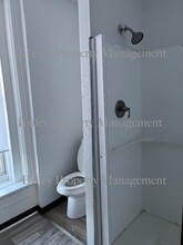 329 E Oak St in Louisville, KY - Building Photo - Building Photo