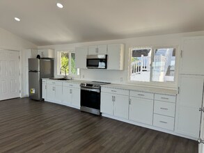 751 Maple Grove Rd in Camano, WA - Building Photo - Building Photo