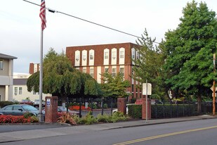 Kenilworth Park Plaza in Portland, OR - Building Photo