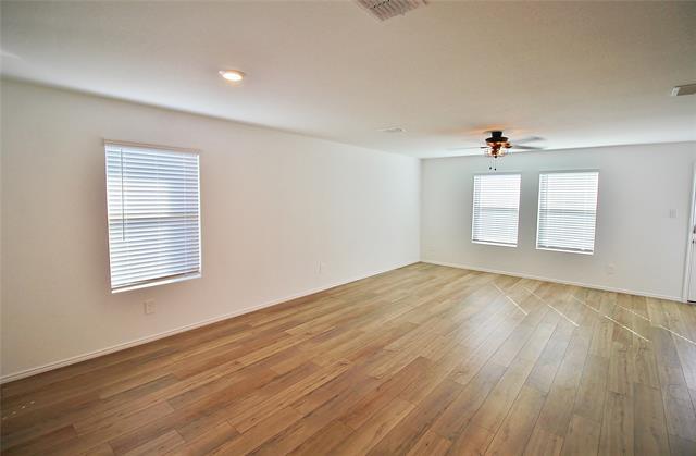 1013 Lady Bird St in Ennis, TX - Building Photo - Building Photo