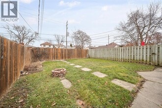 1170-1170 Moy Ave in Windsor, ON - Foto de edificio - Building Photo