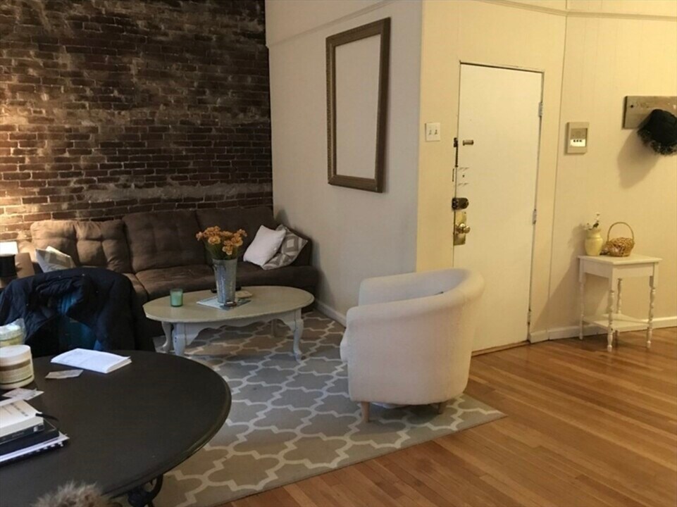 43 Grove St, Unit 3 in Boston, MA - Building Photo