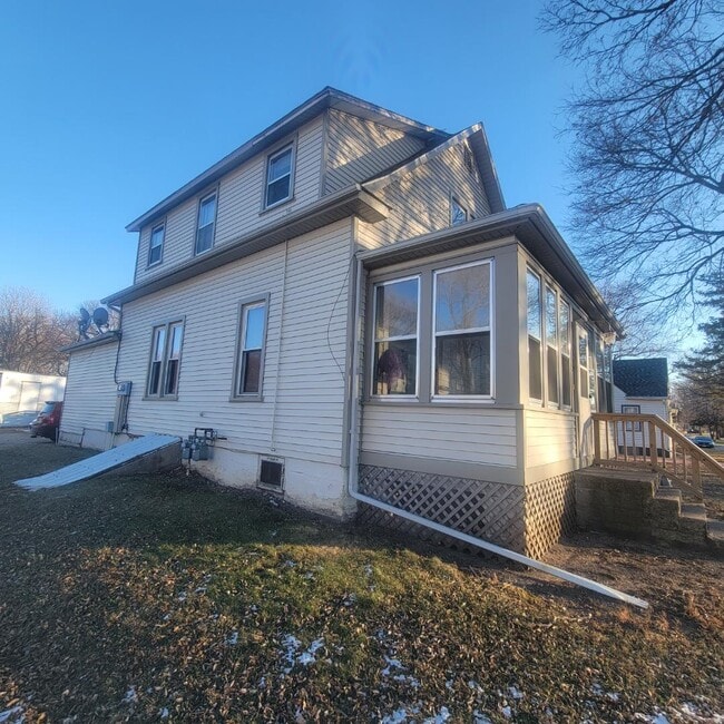 property at 445 N Plum St