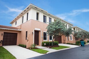 2412 Venetian Way in Boynton Beach, FL - Building Photo