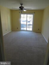 12926 Grays Pointe Rd in Fairfax, VA - Foto de edificio - Building Photo