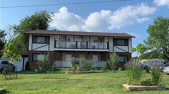 2065 Libertyville Rd, Unit W4 in Fairfield, IA - Building Photo