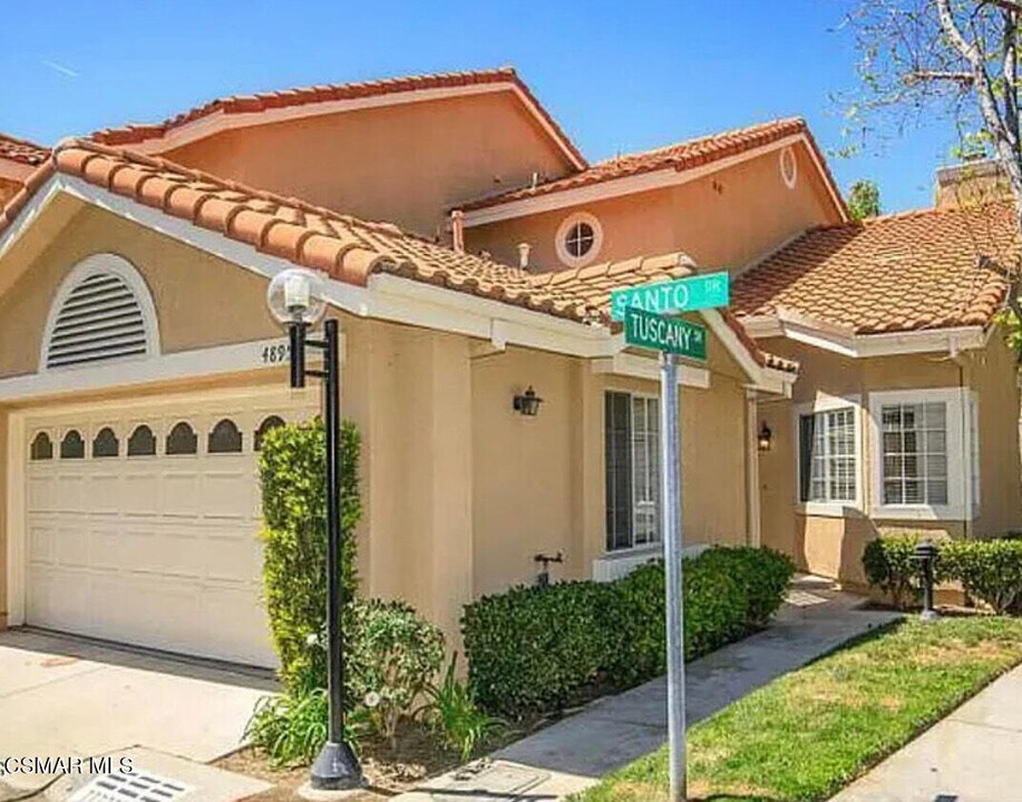 4895 Santo Dr in Oak Park, CA - Building Photo