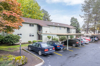 Pine Grove Condominiums in Aloha, OR - Building Photo - Building Photo