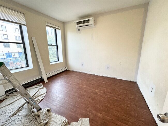 13 Ruggles St, Unit 2 in Boston, MA - Building Photo - Building Photo