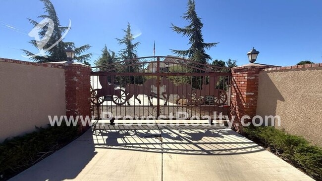 10281 Whitehaven St in Oak Hills, CA - Building Photo - Building Photo