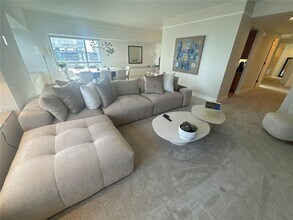 1435 Brickell Ave in Miami, FL - Building Photo - Building Photo