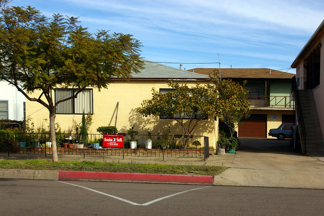 925-945 Hoover Ave in National City, CA - Building Photo - Building Photo