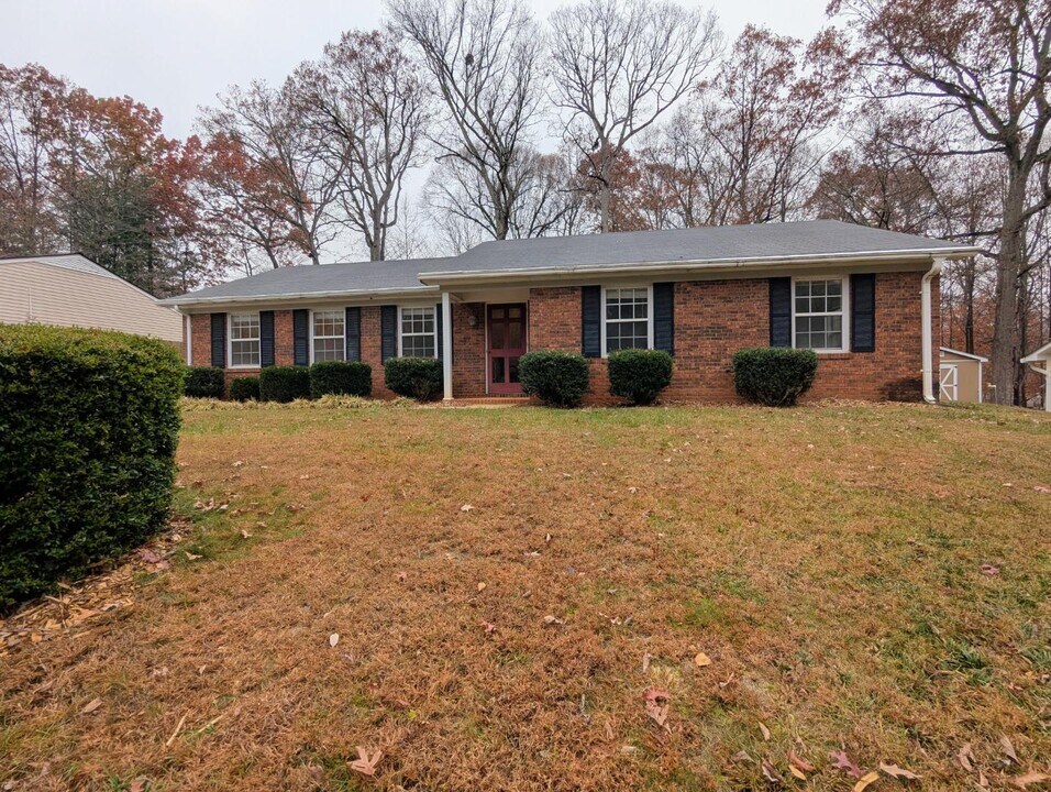 2108 Terrywood Rd in Greensboro, NC - Building Photo