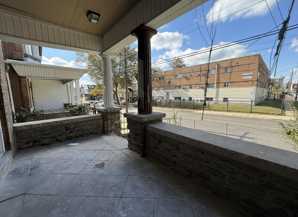 4917 N 13th St in Philadelphia, PA - Building Photo