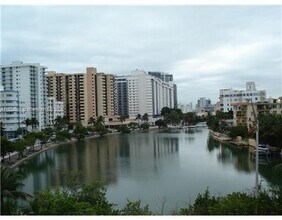 2600 Collins Ave in Miami Beach, FL - Building Photo - Building Photo