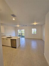 5045 SW 37th St in West Park, FL - Foto de edificio - Building Photo