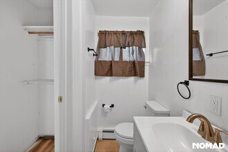 12 Talman Pl in Dix Hills, NY - Foto de edificio - Building Photo