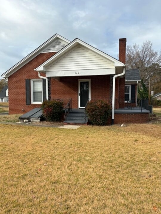 110 Dogwood Dr in Burlington, NC - Building Photo