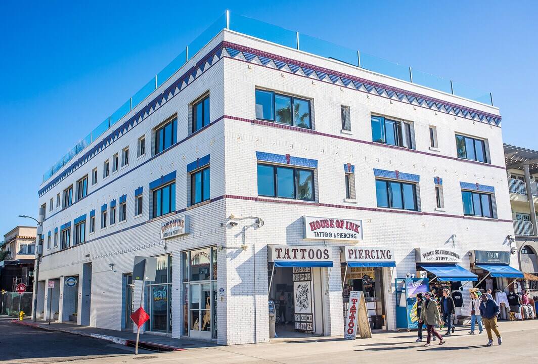 8 Brooks Ave, Unit 5 in Los Angeles, CA - Building Photo