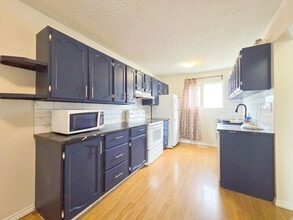 11443-11422 22 Ave NW in Edmonton, AB - Building Photo - Building Photo
