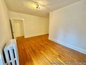 37 Dwight St in Brookline, MA - Building Photo - Building Photo