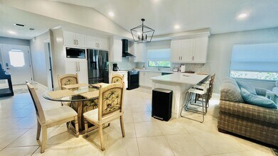 552 97th Ave N in Naples, FL - Building Photo - Building Photo