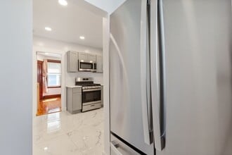11 Tucker St in Milton, MA - Foto de edificio - Building Photo