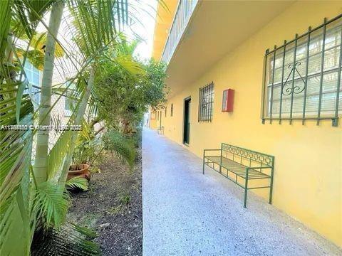 1245 Pennsylvania Ave, Unit 3 in Miami Beach, FL - Building Photo