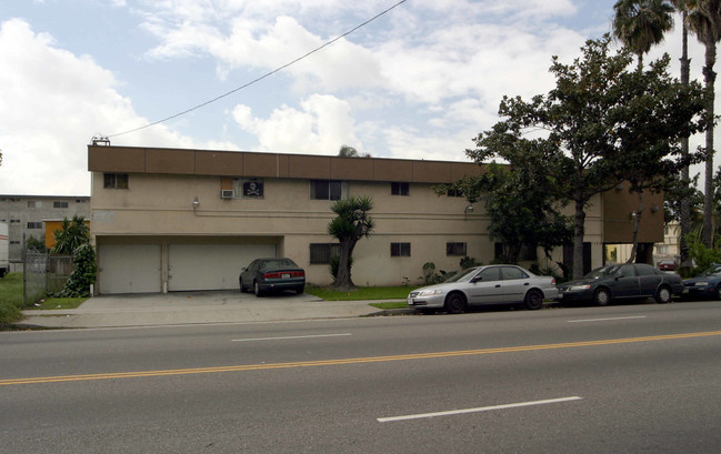 1286 W Adams Blvd in Los Angeles, CA - Foto de edificio - Building Photo