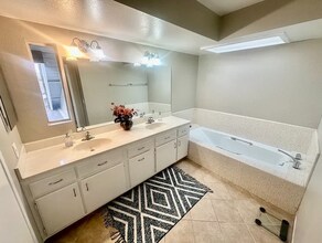 516 Nottingham Dr in Redlands, CA - Building Photo - Building Photo