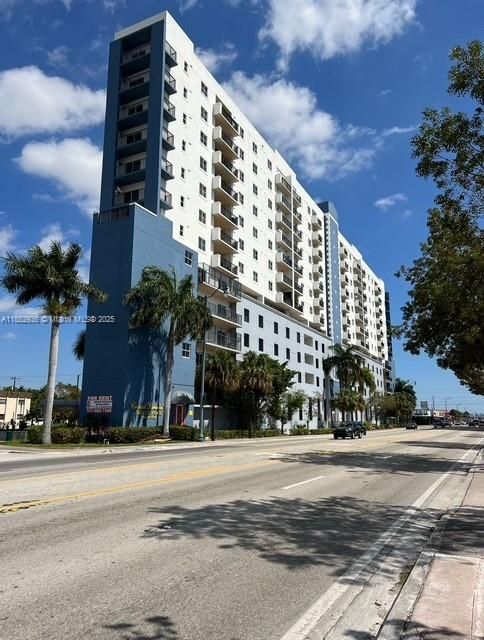 6355 SW 8th St in West Miami, FL - Building Photo - Building Photo