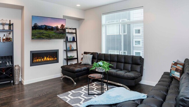 1561 W 43rd Ave in Denver, CO - Building Photo - Building Photo