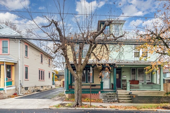 429 S Pitt St in Carlisle, PA - Building Photo - Building Photo