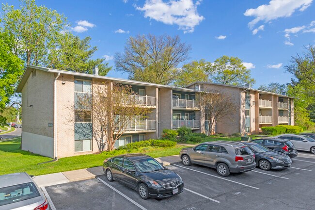 Fox Rest in Laurel, MD - Building Photo - Building Photo