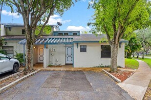 6916 SW 37th St in Miramar, FL - Building Photo