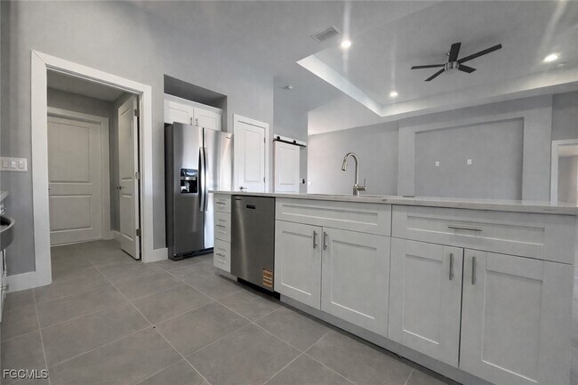 3545 NW 41st Ave in Cape Coral, FL - Foto de edificio - Building Photo