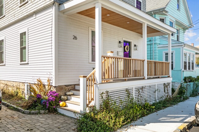 26 Tilley Ave, Unit 2 in Newport, RI - Building Photo - Building Photo