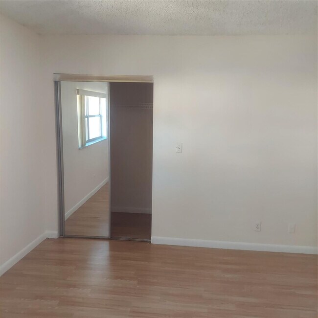 5409 NW 27th St in Lauderhill, FL - Building Photo - Building Photo