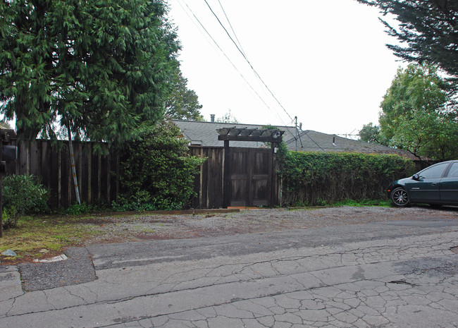 8 Laverne Ave in Mill Valley, CA - Building Photo - Building Photo