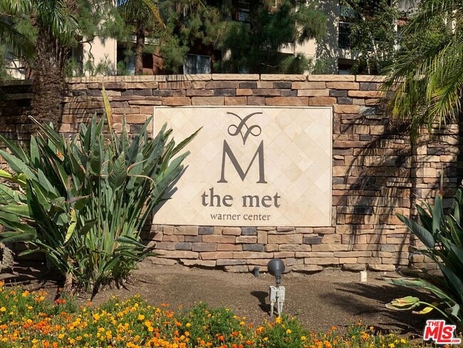 property at 5530 Owensmouth Ave