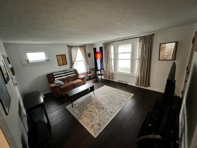 610 Melville St, Unit 1 in Rochester, NY - Foto de edificio - Building Photo