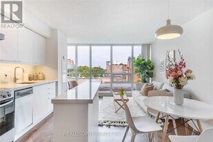 320 Richmond St E in Toronto, ON - Building Photo