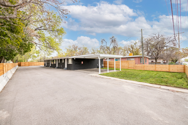 548 N Redwood Rd in Salt Lake City, UT - Building Photo - Building Photo