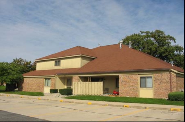 Bison Ridge Apartments in Nappanee, IN - Building Photo - Building Photo