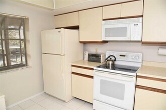 335 3 Lakes Ln in Venice, FL - Building Photo - Building Photo